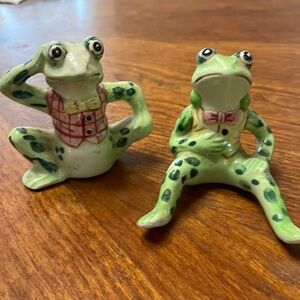Vintage Frogs Salt and Pepper shakers. Not stamped. $15